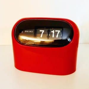 Reloj de sobremesa de mediados de siglo / Seiko SD-502 / Rojo frambuesa / 1972, Japón