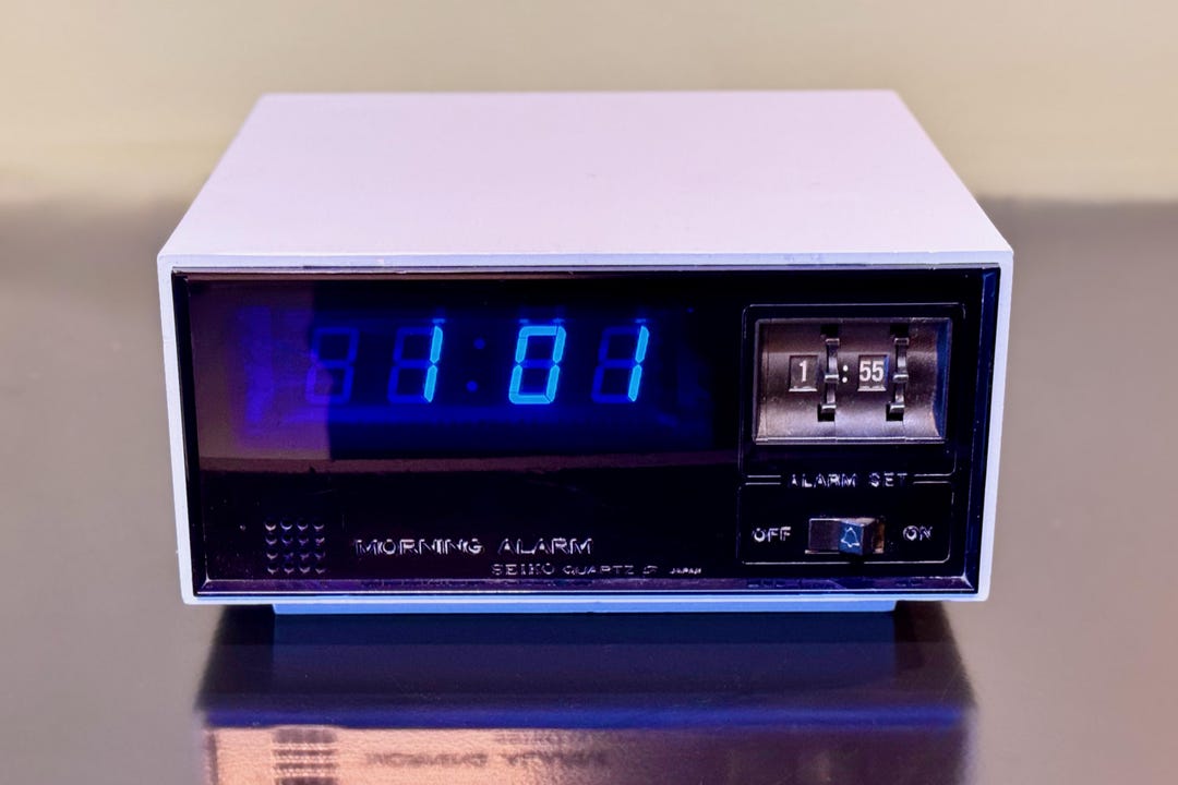 Digital Clock | Seiko | Blue VFD Display | Light Blue | 70's | Japan ...