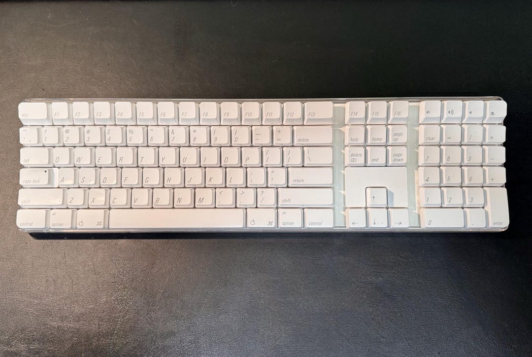Vintage Apple Wireless Keyboard Model A1016 | Bluetooth | Clear White ...