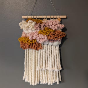 Small woven wall hanging / weaving / wall hanging / fiber art / tapestry / wall decor