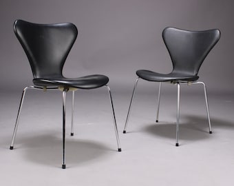 Arne Jacobsen - Silla 7er Black Leather - Modelo 3107 Fritz Hansen
