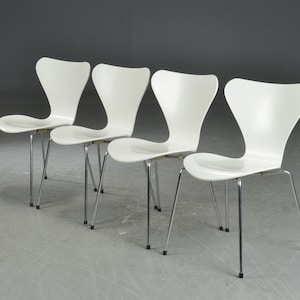 Arne Jacobsen - white 7er chair - Model 3107 Fritz Hansen - Seven chair