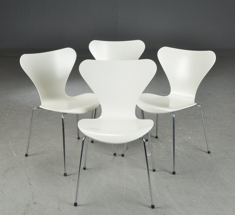 Arne Jacobsen - White 7er Chair - Model 3107 Fritz Hansen - Seven Chair ...