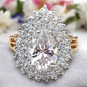 Vintage birnenförmige Zirkonia-Ring mit CZ-Akzenten 14K Gelb- und Weißgold-Galvano-Cocktailring