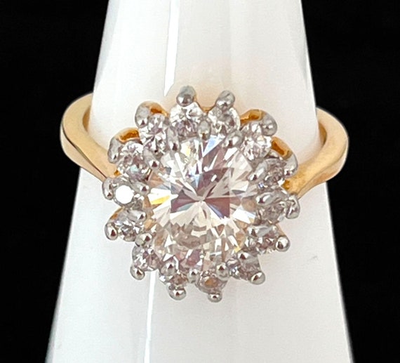 Vintage Ring Size 6 Cubic Zirconia Cluster Ring 1… - image 2