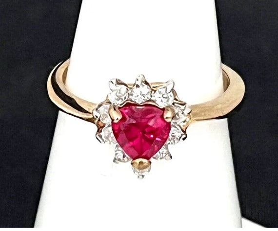Vintage Ring  Heart Shaped Cubic Zirconia  14K Go… - image 3