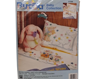 Kit de punto de cruz estampado "Conejitos Celestiales" de Bucilla. Juego de sábanas y fundas de almohada 41088