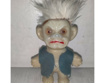 vintage des années 1960 Mean Angry Face Troll Cheveux Blancs Lèvres Peintes Smock Primitif