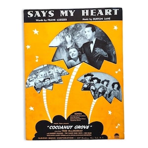 Puede incluir: Portada de partituras vintage para "Says My Heart" y "Cocoanut Grove". La portada es naranja con texto negro e ilustraciones de personas. La partitura presenta los nombres de los compositores, intérpretes y la Famous Music Corporation.