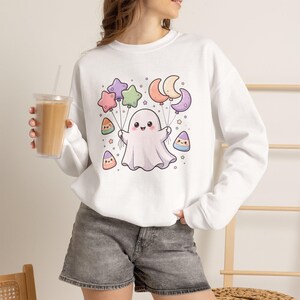 Sweat-shirt fantôme ballon, pull ras du cou pastel Halloween, pull fantôme mignon pour les fêtes, t-shirt Halloween kawaii, sweat-shirt pour la saison des frissons