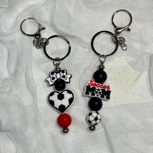 Fußball Schlüsselanhänger/Zubehör/Geldbeutel Taschenanhänger/Bar Schlüsselanhänger/Sport Thema Schlüsselanhänger/Teamgeist/Geschenk für Mama/Fußball Bogen/Fußball Mutter/Team Ausrüstung