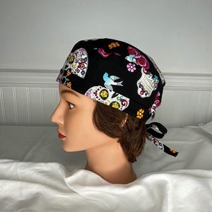 Halloween Dia de los Muertos (Tag der Toten) mit Funkeln | Verbandmütze | Chirurgischer Hut | Unisex | Doktor und Krankenschwester Geschenke