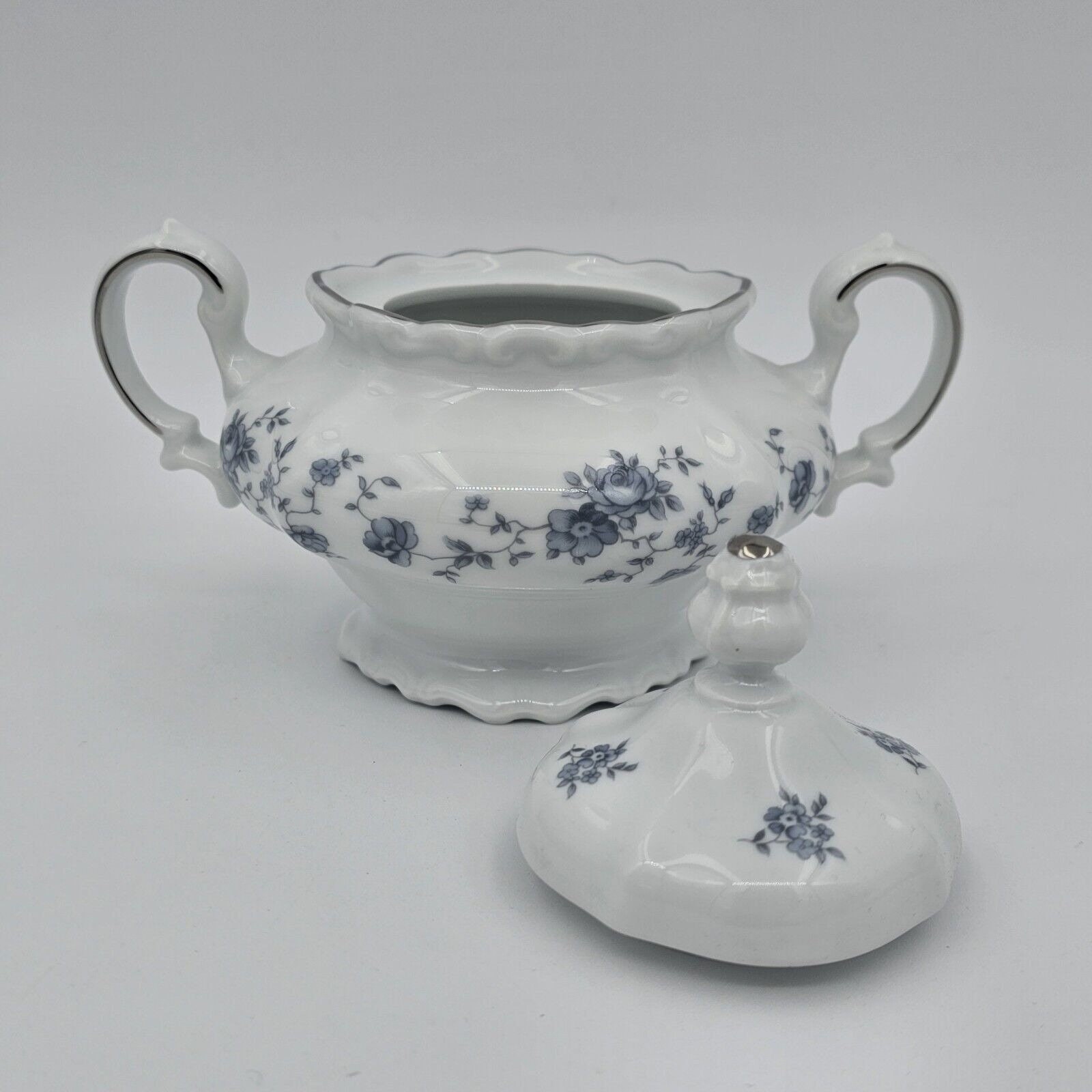 Johann Haviland China Corporation Tradition Blue Garland Sugar Bowl