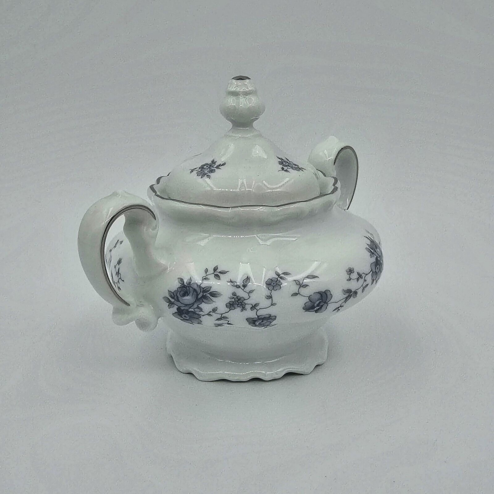 Johann Haviland China Corporation Tradition Blue Garland Sugar Bowl