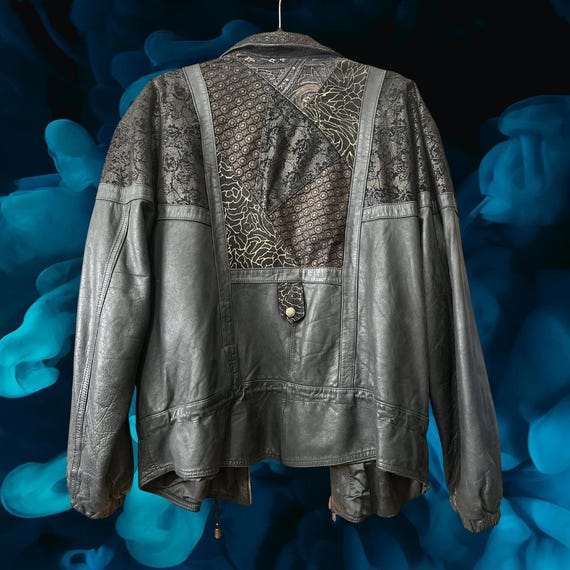 Vintage Black Leather Patchwork Printed Bomber Ja… - image 2