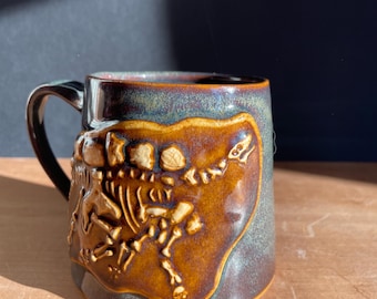 Taza de estegosaurio ámbar - Hueso - Hierro oscuro