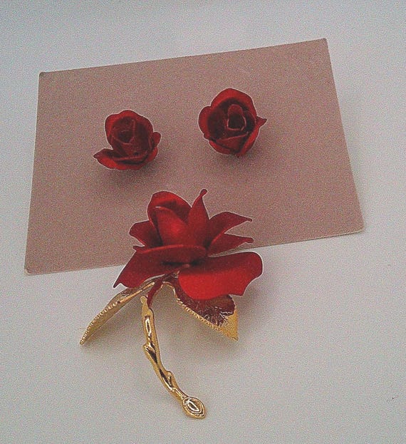 Vintage Red Rose Earrings & Pin Set, Gold Tone Me… - image 1