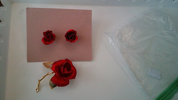 Vintage Red Rose Earrings & Pin Set, Gold Tone Me… - image 6