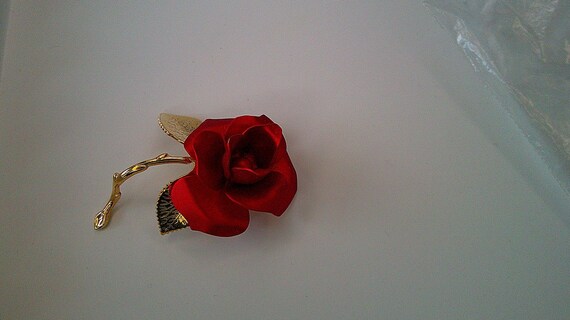 Vintage Red Rose Earrings & Pin Set, Gold Tone Me… - image 3