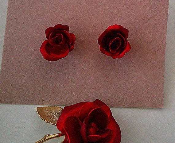 Vintage Red Rose Earrings & Pin Set, Gold Tone Me… - image 4