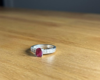 Rubin und Silber Ring