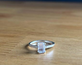 Mondstein und Silber Ring