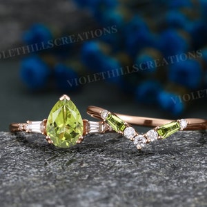 Pear Peridot Engagement Ring Set Green Peridot Wedding Rings Vintage Moissanite Curved Wedding Band Solid Gold Custom Ring Bridal Ring Gifts