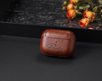 Personalisierte AirPods-Lederhülle, benutzerdefinierte Gunmetal-Gravur, passend für AirPods 4 Pro 2 3, minimalistisches Tech-Geschenk, Vatertagsgeschenk, Mitarbeitergeschenk