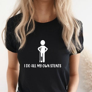 T-shirt divertente Faccio le mie acrobazie, regalo per lesioni ai piedi delle gambe rotte Guarisci presto, supporto per gesso in gesso per il recupero dopo l&#39;intervento chirurgico