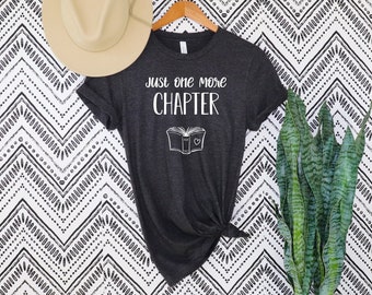 Just One More Chapter, chemise de lecture, chemise de amoureux des livres, chemises de bibliothécaire, chemise de livre d'enseignant, cadeau d'amateur de livres, chemise de lecture, chapitre