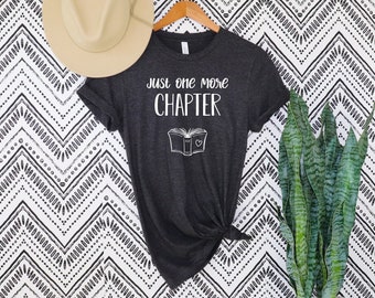 Just One More Chapter, chemise de lecture, chemise de amoureux des livres, chemises de bibliothécaire, chemise de livre d'enseignant, cadeau d'amateur de livres, chemise de lecture, chapitre