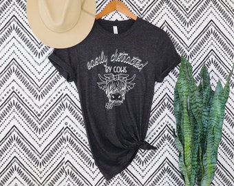 Facilmente distratto dalle mucche Camicia, Maglietta da mucca divertente, Camicia da amante della mucca, Camicia da agricoltura, Camicia da campagna, Fattoria lattiero-casearia, Camicia da contadino, T-shirt da mucca