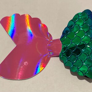 Enchanting Emerald: Green Mermaid Scale Faux Leather Mermaid Tail Bow with Shiny Pink Accents