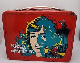 Metalen lunchbox van het merk Nancy Drew Thermos uit 1977