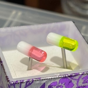 Surgical Steel Pill, whitstle, knocker,Tickler Tongue Ring: Hypoallergenic Barbell jewelry 14 Gauge immagine 3