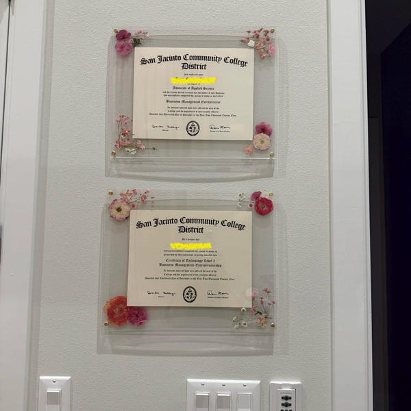 Custom Pressed Flower Diploma Frame – Fully Personalized Acrylic Floating Frame, Unique Floral Graduation Display