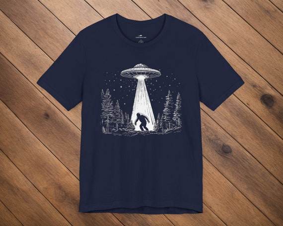 Bigfoot T Shirt UFO Shirt Funny T Shirt Alien Abduction Woodland Clothes Sasquatch TShirt Cool Cryptid Cryptozoology Squatchin Vintage Tee
