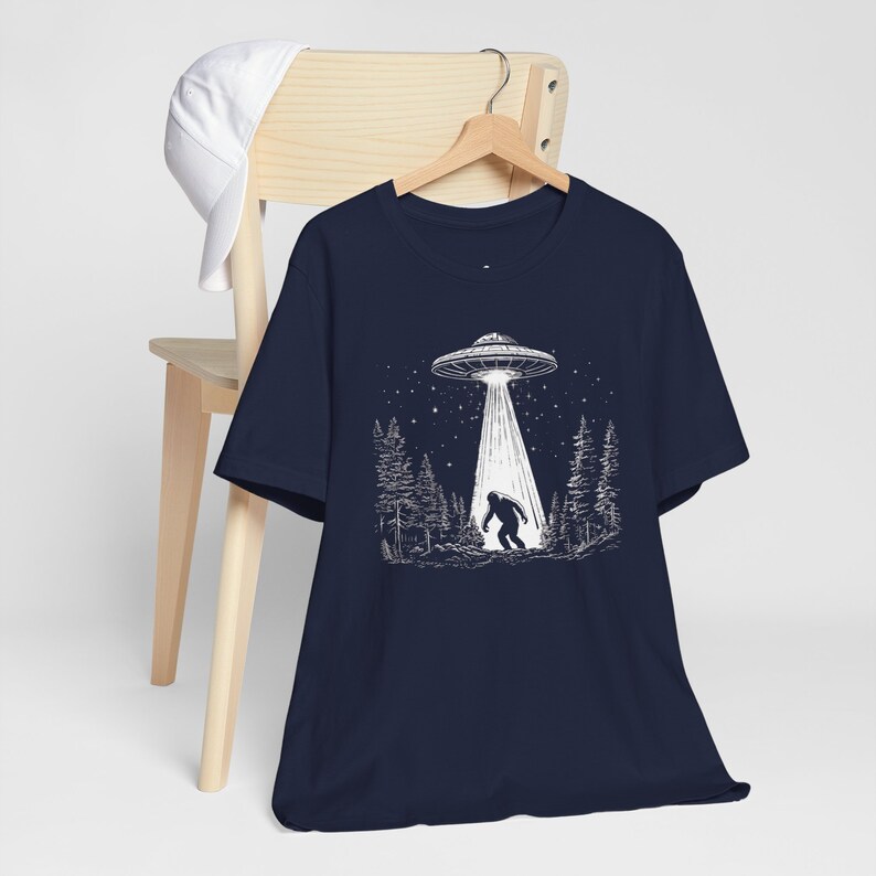 Bigfoot T-shirt UFO-tröja Rolig T-shirt Alien Abduction Woodland Clothes Sasquatch T-shirt Cool Cryptid Cryptozoology Squatchin Vintage T-shirt bild 6