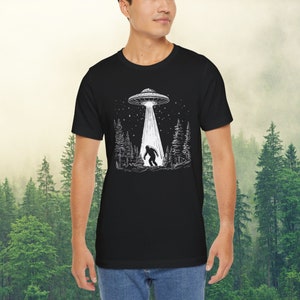 Bigfoot T-shirt UFO-tröja Rolig T-shirt Alien Abduction Woodland Clothes Sasquatch T-shirt Cool Cryptid Cryptozoology Squatchin Vintage T-shirt bild 3