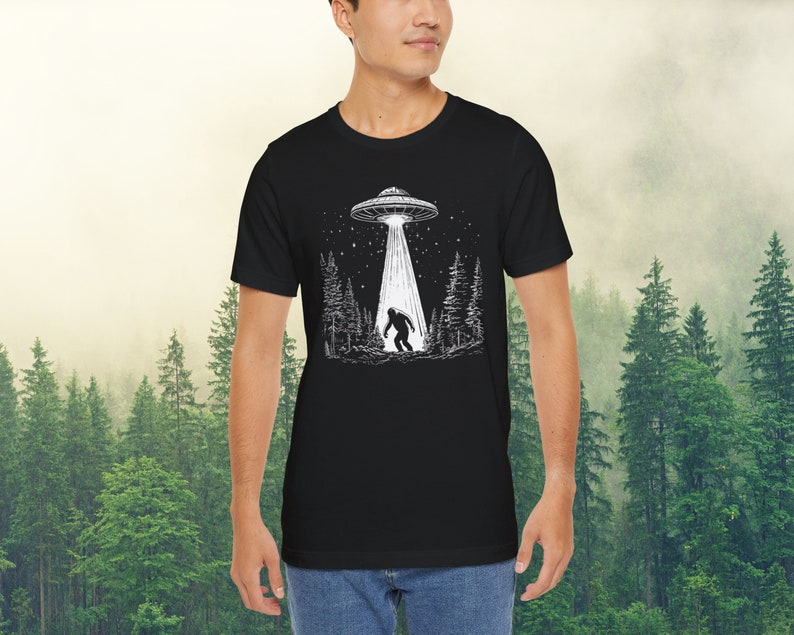 Bigfoot T-shirt UFO-tröja Rolig T-shirt Alien Abduction Woodland Clothes Sasquatch T-shirt Cool Cryptid Cryptozoology Squatchin Vintage T-shirt bild 3