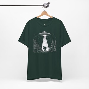 Bigfoot T-shirt UFO-tröja Rolig T-shirt Alien Abduction Woodland Clothes Sasquatch T-shirt Cool Cryptid Cryptozoology Squatchin Vintage T-shirt bild 4