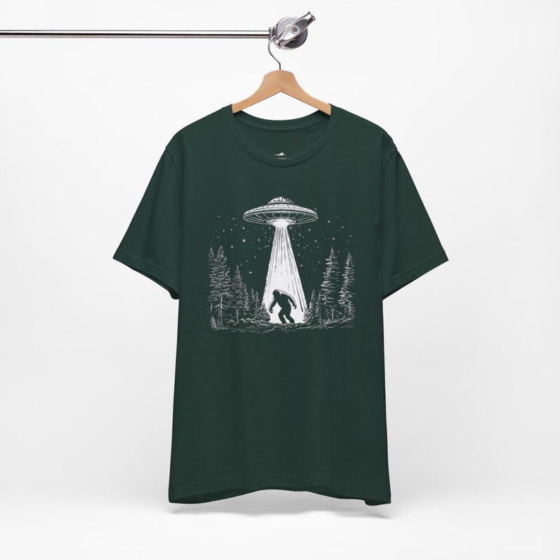 Bigfoot T-shirt UFO-tröja Rolig T-shirt Alien Abduction Woodland Clothes Sasquatch T-shirt Cool Cryptid Cryptozoology Squatchin Vintage T-shirt bild 4