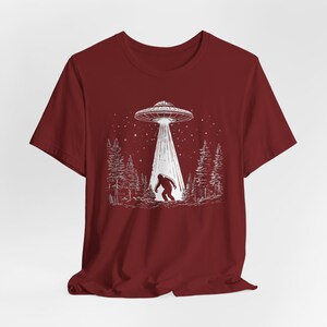 Bigfoot T-shirt UFO-tröja Rolig T-shirt Alien Abduction Woodland Clothes Sasquatch T-shirt Cool Cryptid Cryptozoology Squatchin Vintage T-shirt bild 5