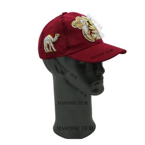 Kapelusz masoński Shriner Maroon – ręcznie wykonany z emblematem lotosu, kryształkami i wzorem wielbłądzim