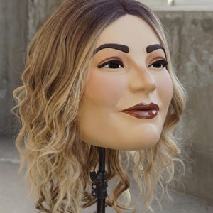 Amaia Montero cabezón bighead bubblehead reguetonero reggaeton hora loca