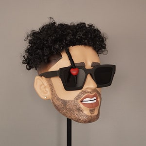 Conejo Bad malo Bunny casco casco cabezon gafas de sol cuadradas negras