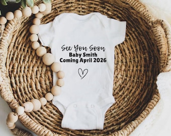 Body personalizado con anuncio de bebé: "Nos vemos pronto"