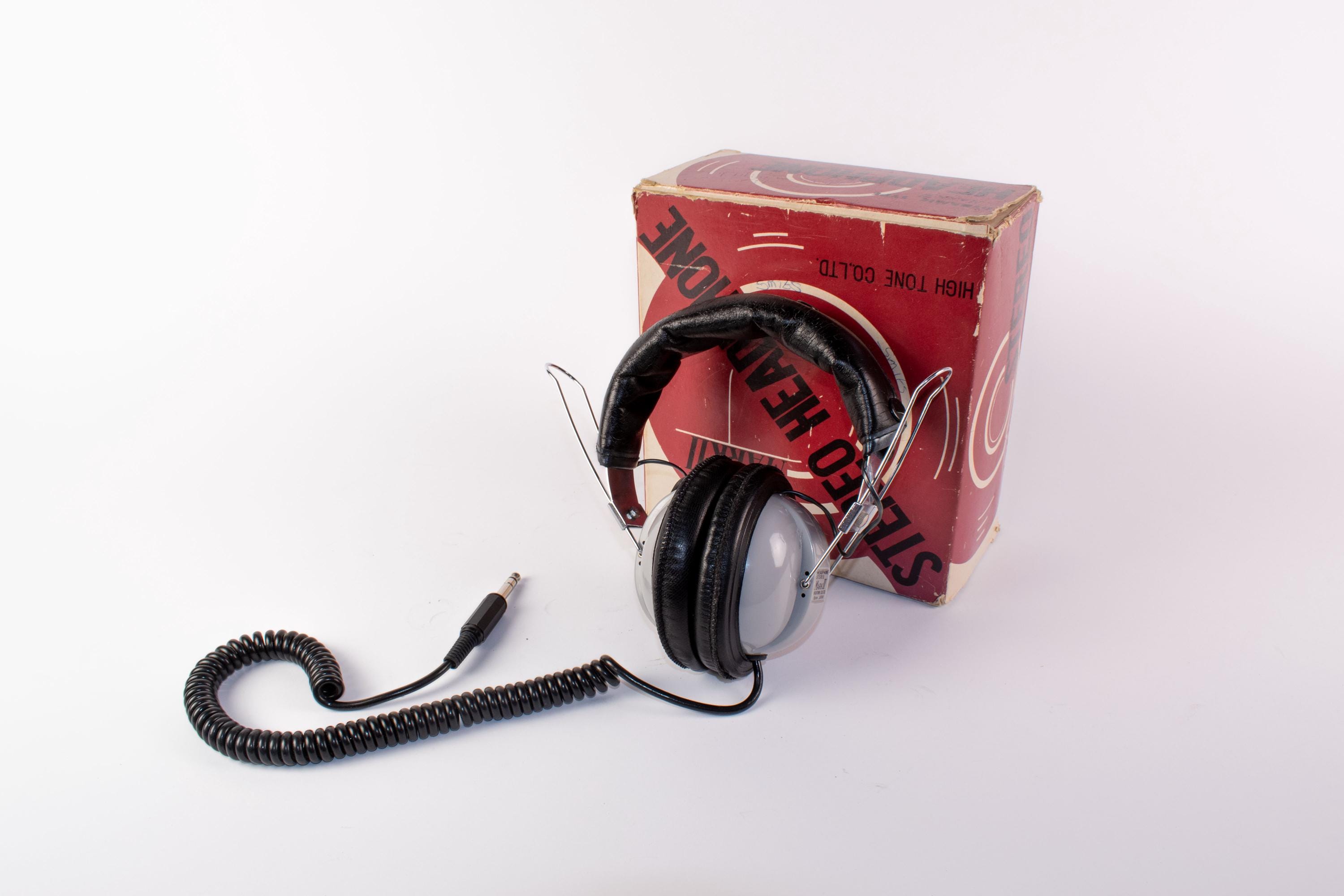 muque Vintage Telephone T (Mサイズ) Victoria Taiwood Telephone with Faux Red Wood, circa 1975