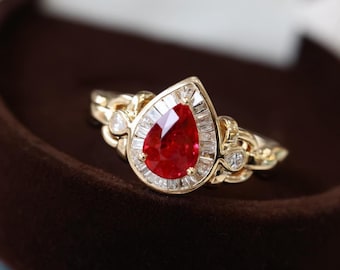 18k gouden peergeslepen robijnring met diamanten halo