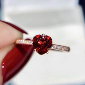 Handmade 18k White Gold Garnet Heart Ring: Diamond Accent